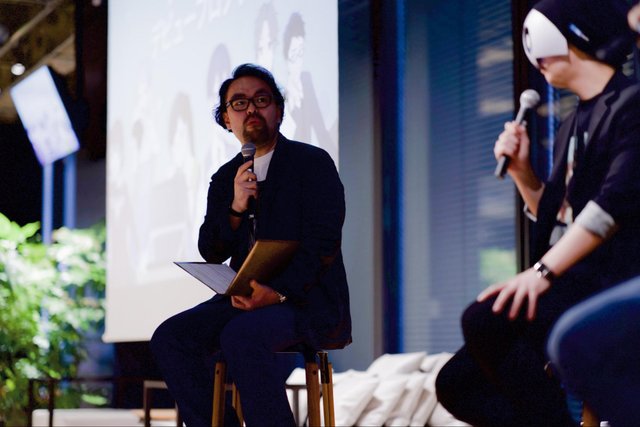 小室稔樹さん：LINEマンガ 企画運用部所属、フロンティアデビュープログラム立ち上げ責任者。音楽業界、ゲーム業界、マンガ業界と渡り歩き、マンガアプリ「comico」にて編集長を務める。その後、LINE株式会社に入社し、LINEマンガ インディーズで新人賞の企画を担当するなど、新人作家の発掘に従事。