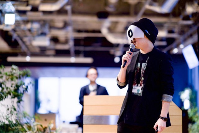 カメントツ先生：レポートマンガとキャラクターマンガを得意とする漫画家。著作『カメントツのルポ漫画地獄』は1,000万PV以上を記録し、自身のSNSに掲載し書籍化した『こぐまのケーキ屋さん』は、累計発行部数60万部を突破。現在は、京都精華大学 新世代マンガコースの教員も務める。